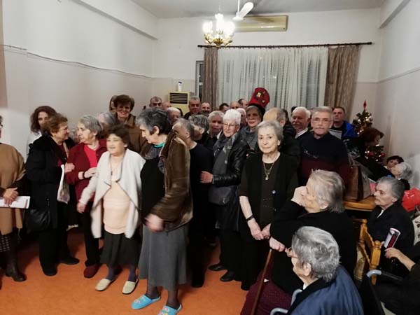 Κάλαντα στο Γηροκομείο - Παραδοσιακή Χορωδία Ι. Μητροπόλεως 18.12.2018